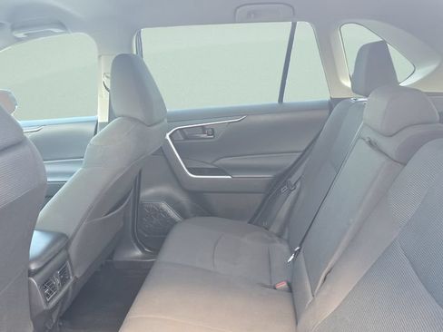 Used 2022 Toyota RAV4 LE FWD image 10