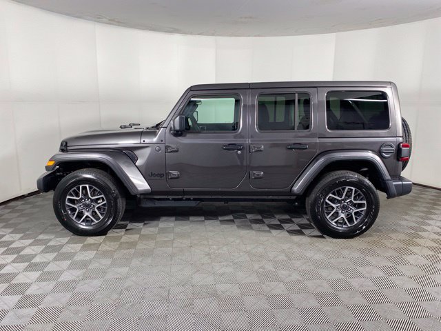 Used 2026 Jeep Wrangler Unlimited Sahara AWD/4WD image 10