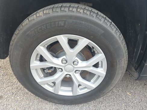 Used 2023 Jeep Grand Cherokee L Limited image 5