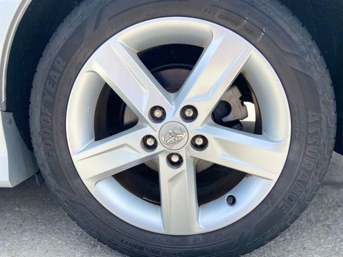 Used 2012 Toyota Camry SE FWD image 10