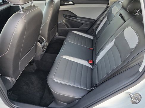 Used 2022 Volkswagen Taos SEL w/ Panoramic Sunroof Package image 15