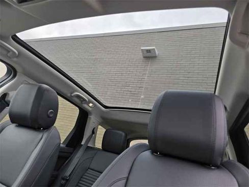 Used 2025 Land Rover Discovery Sport S image 2