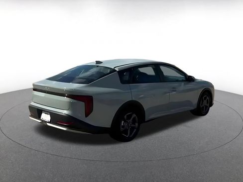 Used 2025 Kia K4 FWD image 12
