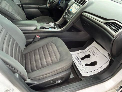 Used 2018 Ford Fusion SE w/ Fusion SE Technology Package FWD image 12