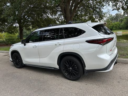 Certified 2024 Toyota Highlander XSE FWD image 4