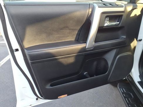 Used 2020 Toyota 4Runner SR5 Premium image 6