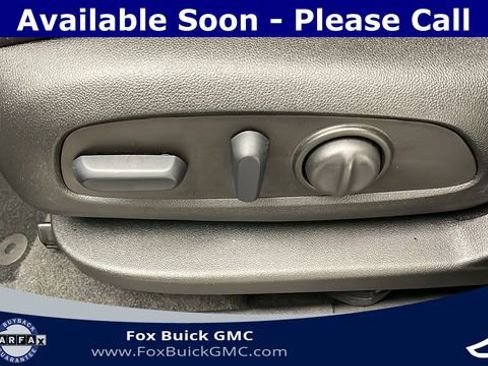 Used 2023 GMC Terrain SLE w/ Driver Convenience Package image 31