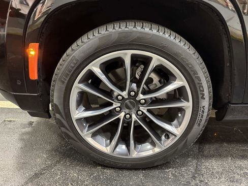 Used 2024 Jeep Wagoneer Series III w/ Premium Group I image 10