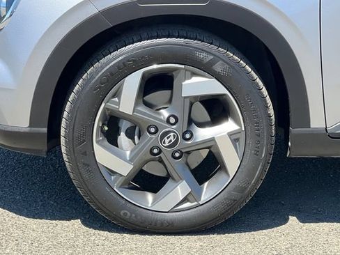 Used 2024 Hyundai Venue SEL FWD image 30