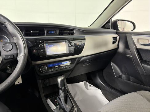 Used 2015 Toyota Corolla LE image 25