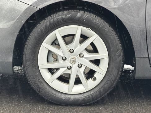 Used 2014 Toyota Prius V Five image 33