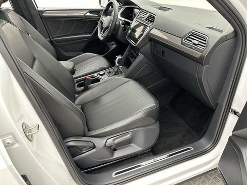 Certified 2024 Volkswagen Tiguan SE R-Line AWD/4WD image 25