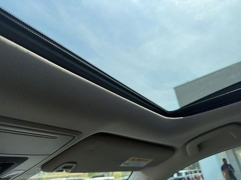 Used 2023 Honda Pilot Touring image 14