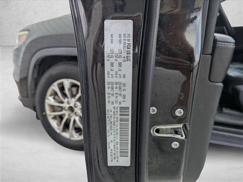 Used 2019 Jeep Cherokee Latitude Plus image 24