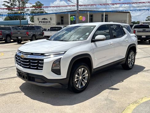 Used 2025 Chevrolet Equinox LT AWD/4WD image 3