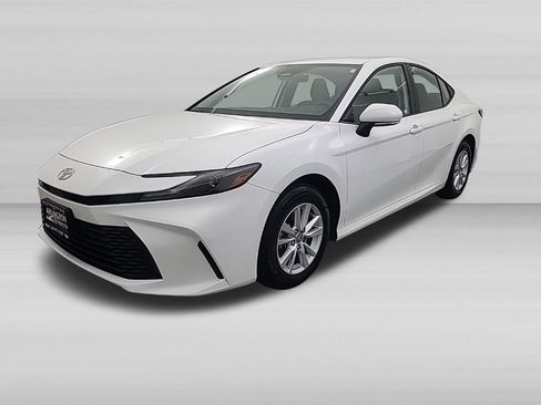 Used 2025 Toyota Camry LE AWD/4WD image 9