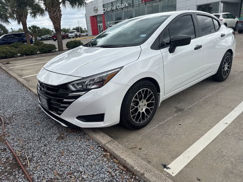 Used 2025 Nissan Versa S w/ Trunk Package image 1