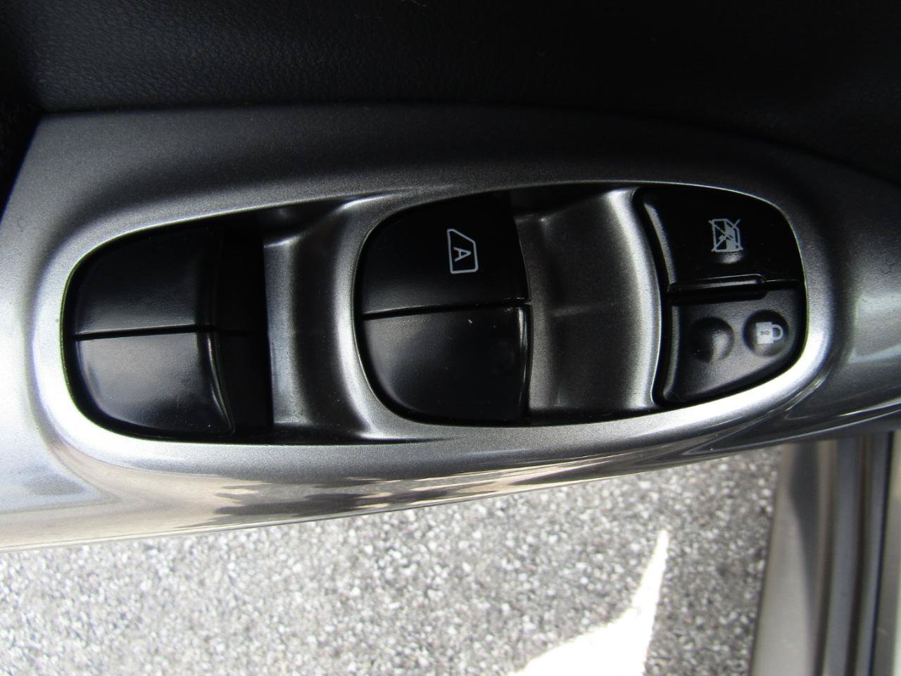 Used 2016 Nissan Juke S AWD/4WD image 11