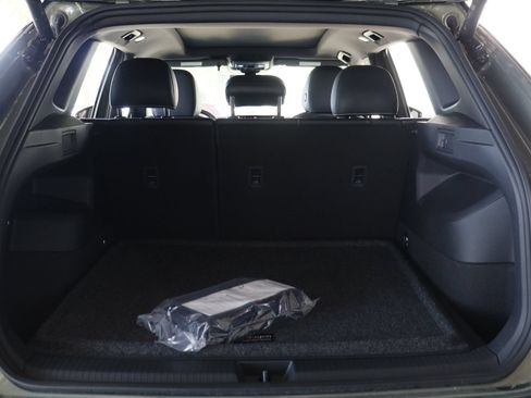 New 2026 Volkswagen Tiguan SE R-Line FWD image 20
