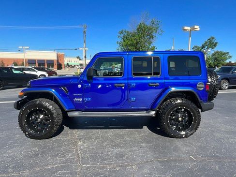 Used 2019 Jeep Wrangler Unlimited Sahara w/ Uconnect 4C Nav & Sound Group AWD/4WD image 4