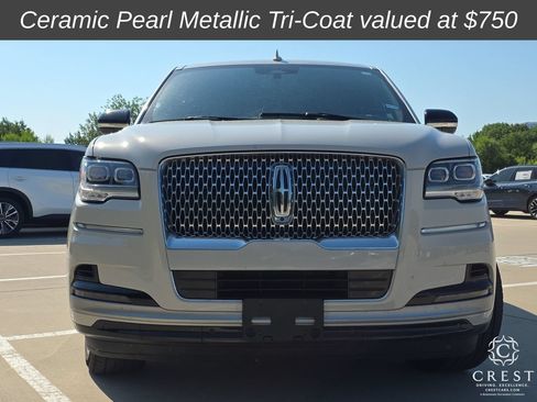 Used 2023 Lincoln Navigator Reserve AWD/4WD image 2