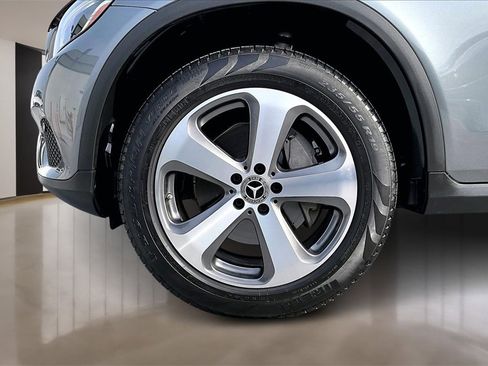 Used 2019 Mercedes-Benz GLC 300 w/ Premium Package image 32
