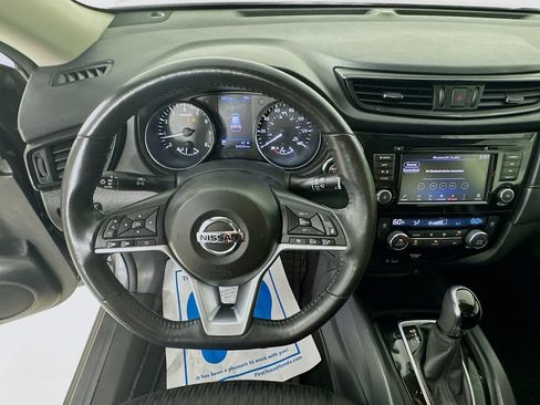 Used 2018 Nissan Rogue SV w/ Premium Package FWD image 13