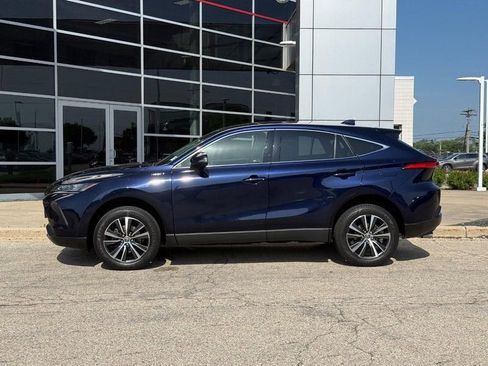 Used 2021 Toyota Venza LE AWD/4WD image 8