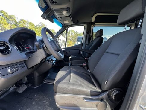 Used 2024 Mercedes-Benz Sprinter 2500 image 16