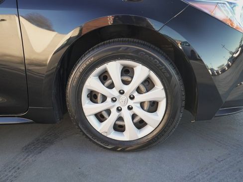 Used 2023 Toyota Corolla LE image 31