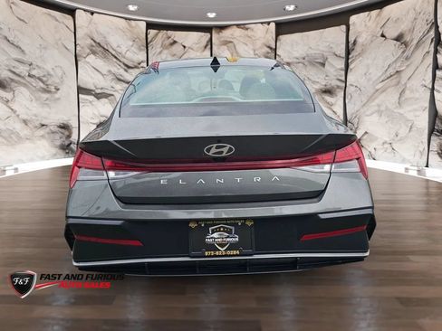 Used 2025 Hyundai Elantra SEL FWD image 26
