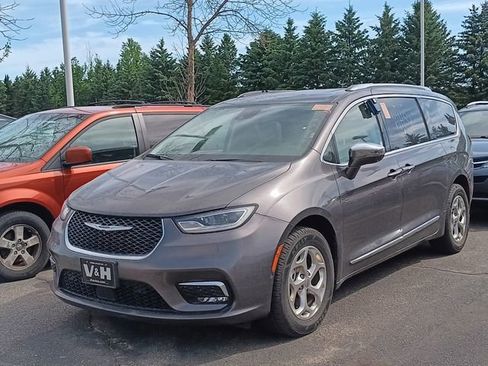 Used 2021 Chrysler Pacifica Limited w/ Premium & Safety Sphere Group AWD/4WD image 3