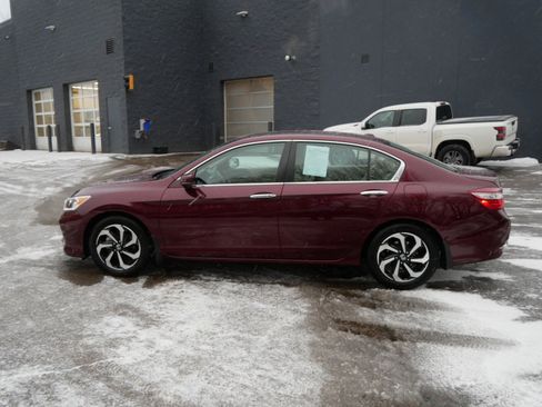 Used 2016 Honda Accord EX image 4