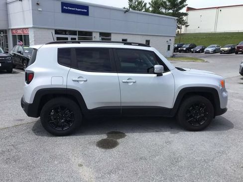 Used 2020 Jeep Renegade Altitude AWD/4WD image 2