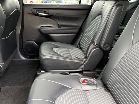 Used 2023 Toyota Highlander XSE image 28