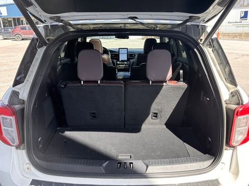 Used 2023 Ford Explorer Platinum w/ Technology Package image 17