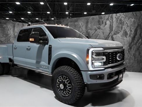 Used 2025 Ford F450 Platinum w/ FX4 Off-Road Package image 29