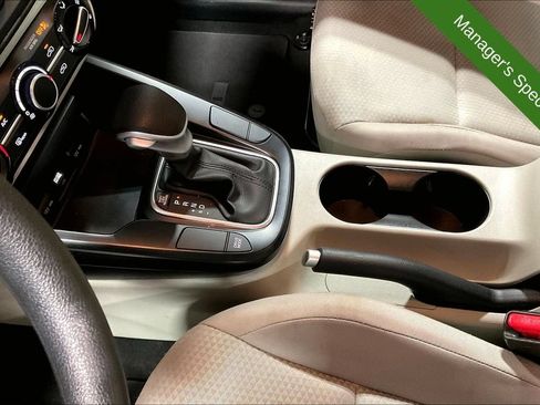Used 2025 Kia Soul LX w/ LX Technology Package FWD image 17