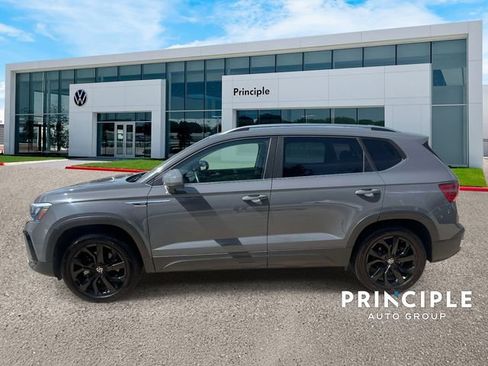 Used 2022 Volkswagen Taos SE AWD/4WD image 6