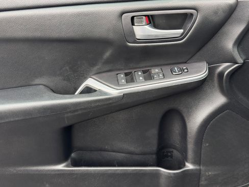 Used 2015 Toyota Camry SE image 14