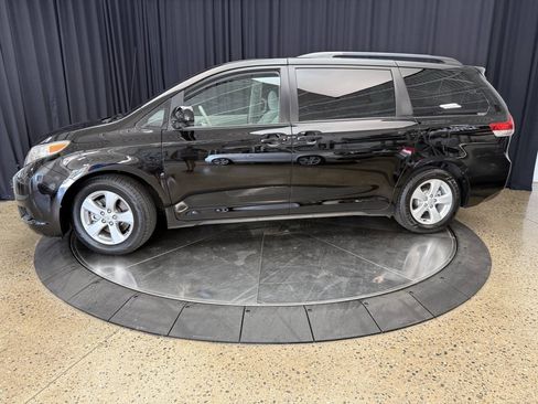 Used 2011 Toyota Sienna LE w/ Towing Pkg FWD image 4