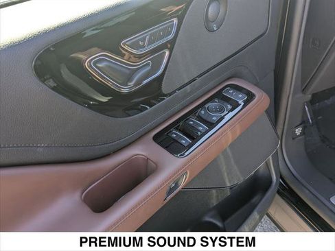 Used 2025 Lincoln Aviator Reserve w/ Jet Appearance Package image 9