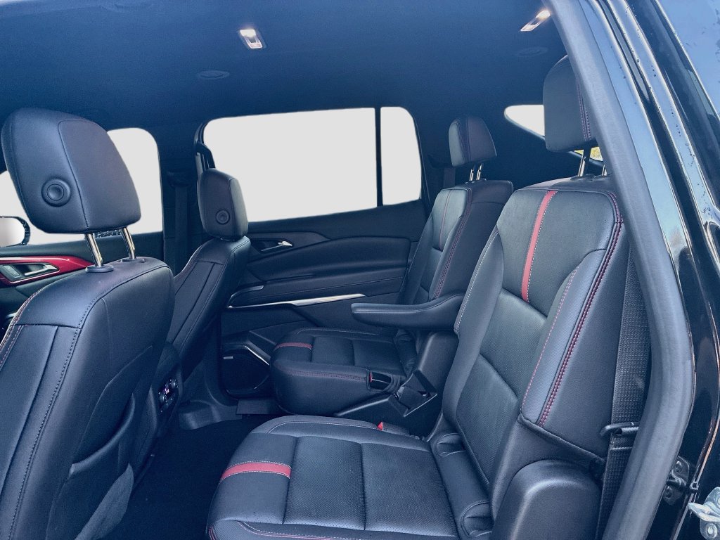 Used 2025 Chevrolet Traverse RS FWD image 25