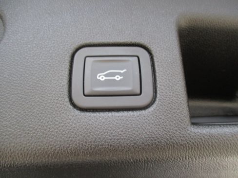 Used 2019 Chevrolet Equinox LT FWD image 17