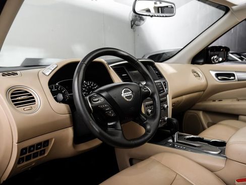 Used 2017 Nissan Pathfinder SL FWD image 3