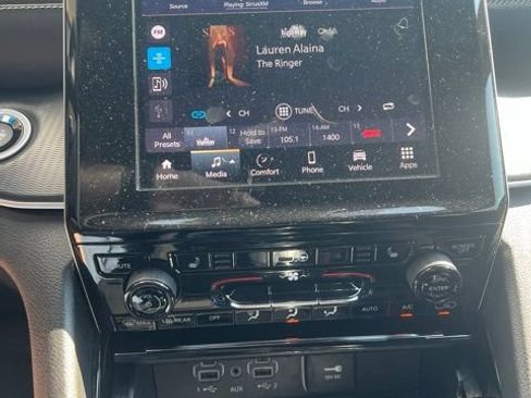 Used 2023 Jeep Grand Cherokee Altitude AWD/4WD image 19