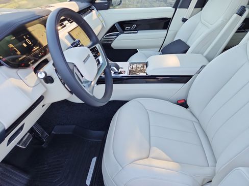 New 2025 Land Rover Range Rover SE image 23