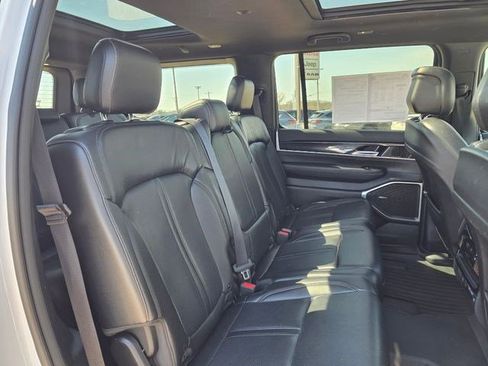 Used 2022 Jeep Wagoneer Series I w/ Premium Group I AWD/4WD image 15