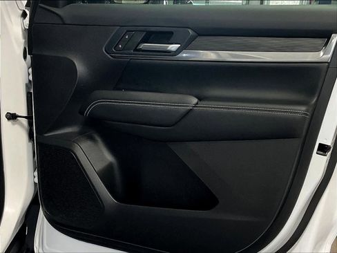 Used 2025 GMC Terrain Elevation image 12