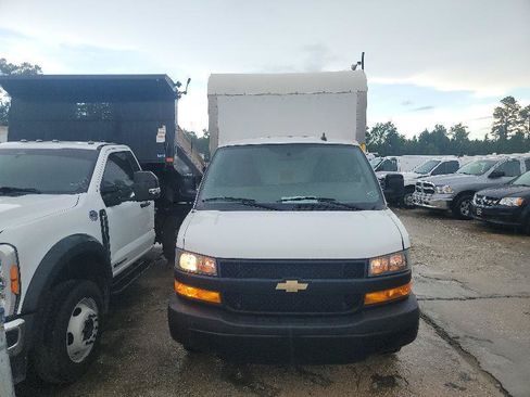 Used 2023 Chevrolet Express 3500 RWD image 3